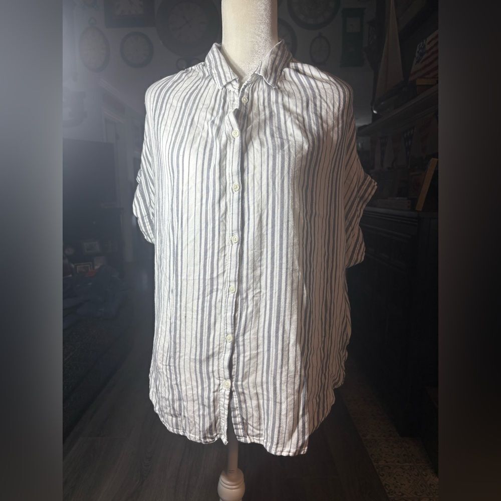 Time & Tru Gray Pinstripes Button Down Vneck Shirt Size Large